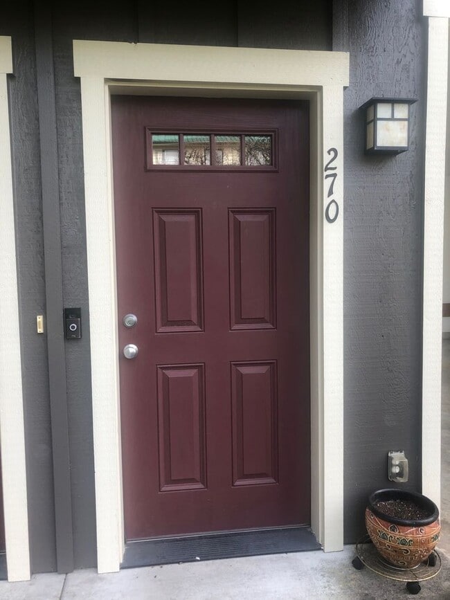 Building Photo - 266 Ericksen Ave NE