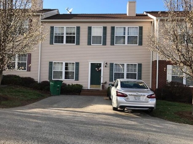 Primary Photo - 1015 Oak Tree Blvd NW