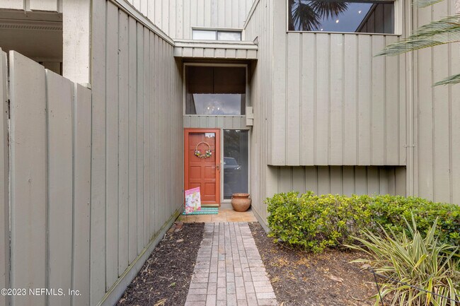 Building Photo - 9986 Sawgrass Dr E