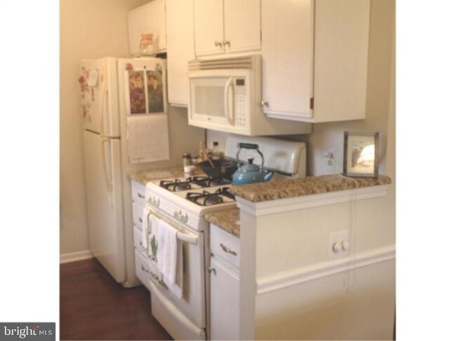 Building Photo - 363 Tavistock