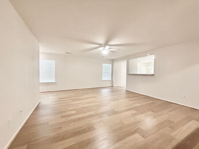 Building Photo - Elegant 3/2/2 w/ Study Home in Westminster...