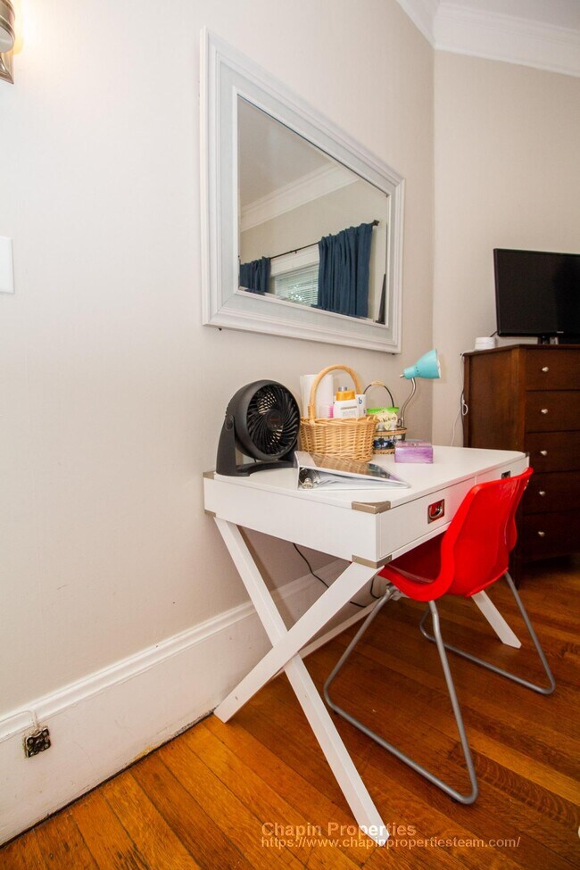 Foto del edificio - 1025 Beacon St