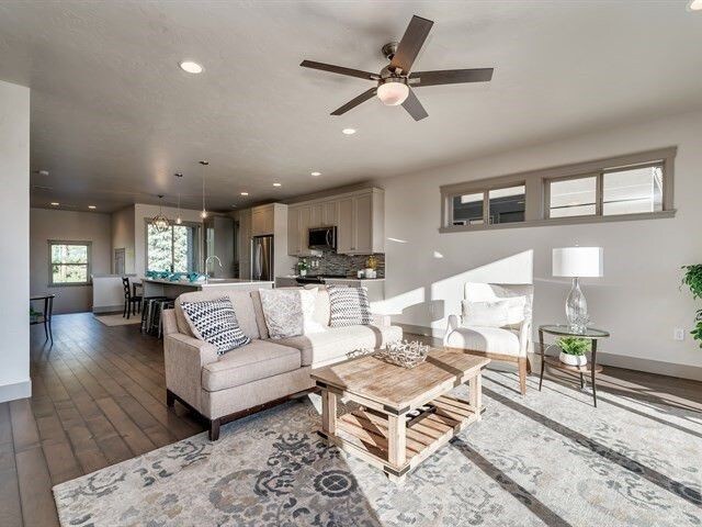 Building Photo - 2387 E Warm Springs Ave