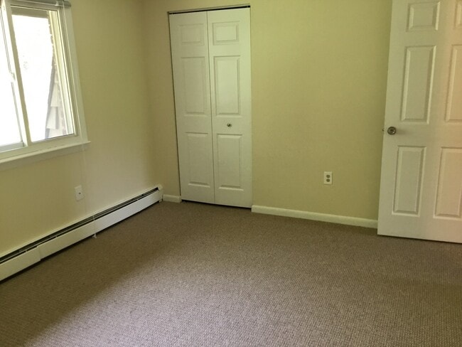 Building Photo - 2 Bedroom Townhouse
