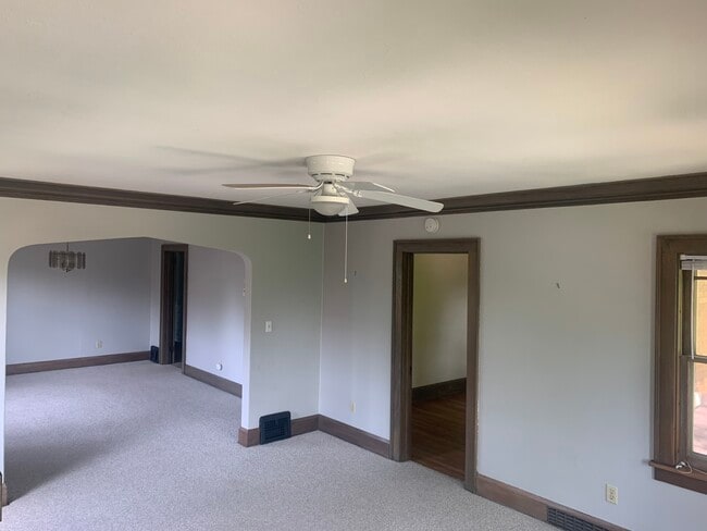 Building Photo - 209 S Highland Ave