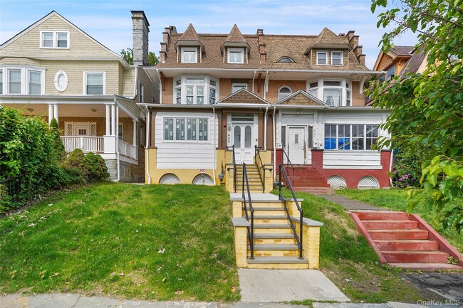 Building Photo - 405 Grand St