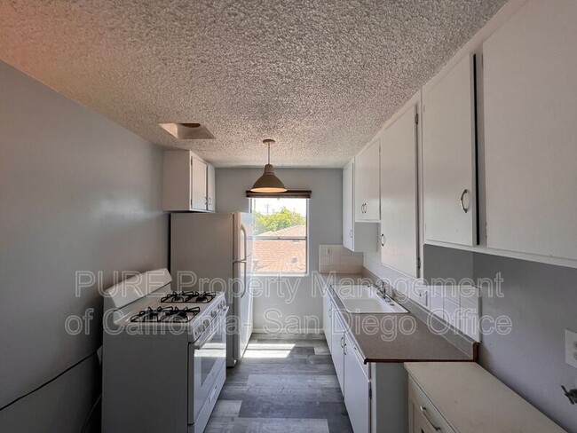 Building Photo - 242 Twin Oaks Ave