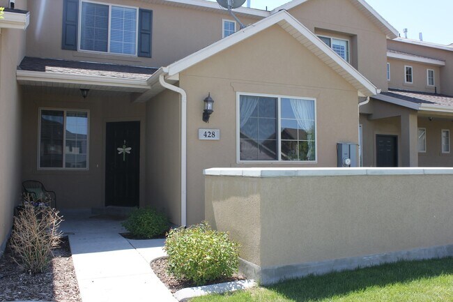 Foto del edificio - Spacious 3 Bedroom In Stansbury Park- Show...
