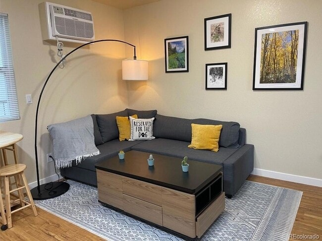 Foto del edificio - 1391 Carr St