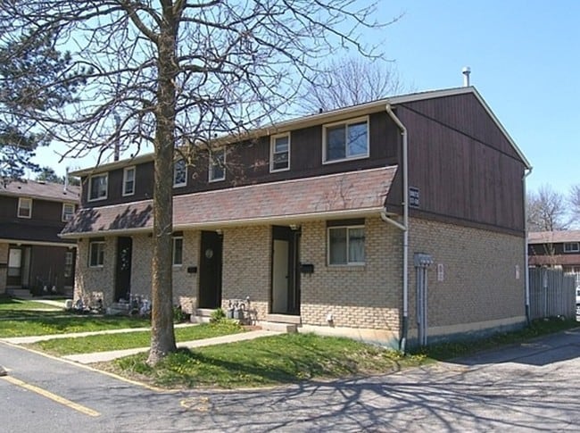Primary Photo - 400 Strasburg