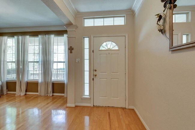 Building Photo - 300 Silver Oak Dr