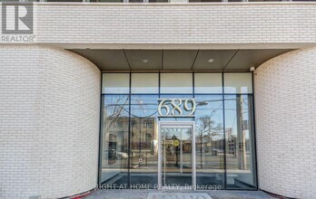Building Photo - 689 The Queensway