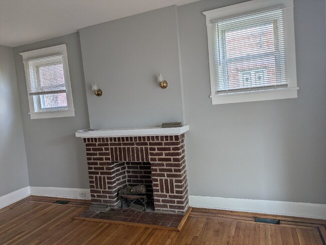 Building Photo - 818 E 35th St