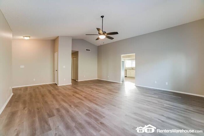 Building Photo - 3 Bedroom Phoenix Home