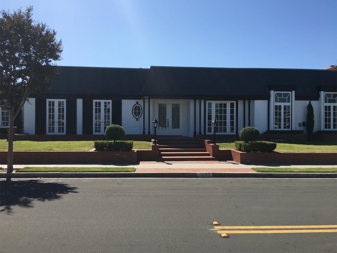 Primary Photo - 1255 Somerset Ln