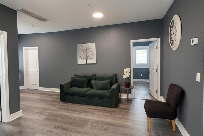 Building Photo - 1216 E 33rd Ave