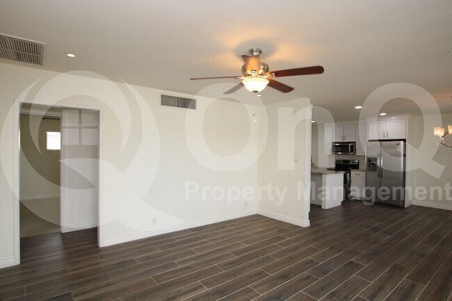 Foto del edificio - 8309 E Vernon Ave