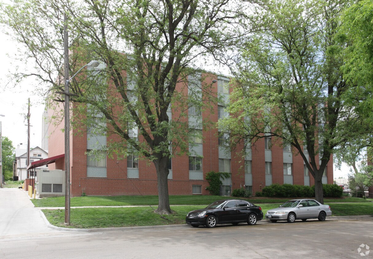 Capitol Hill Apartments Apartments in Lincoln, NE