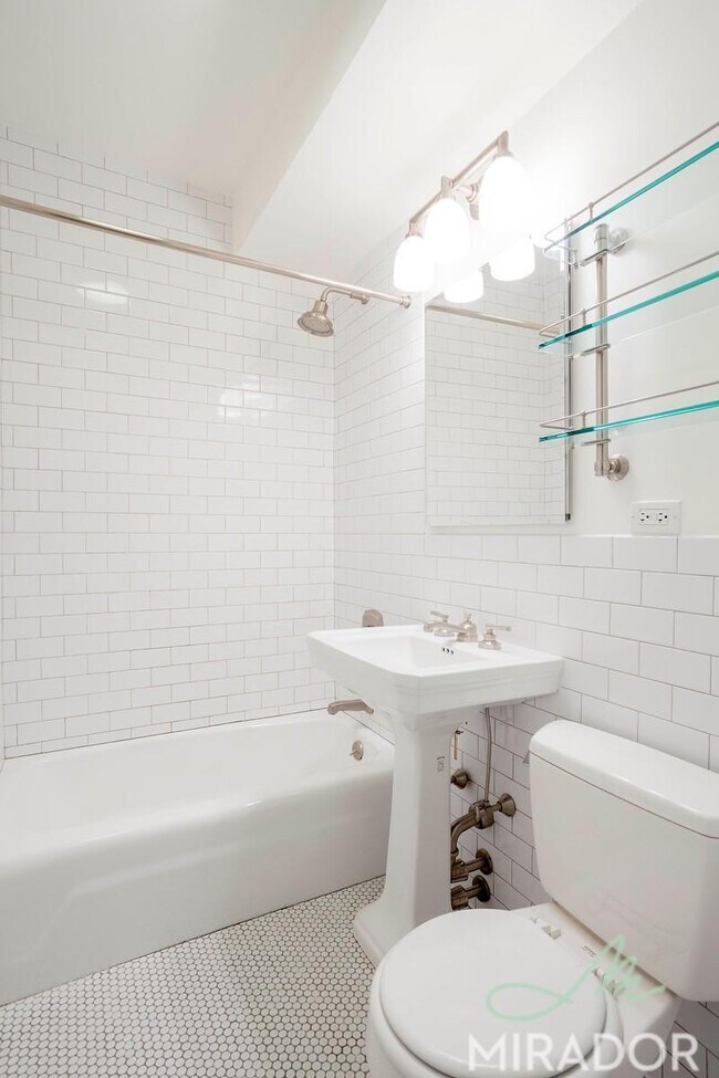 Foto del edificio - 0 bedroom in NEW YORK NY 10012