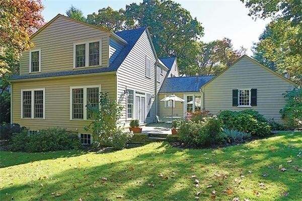 Foto del edificio - 245 Woodland Rd