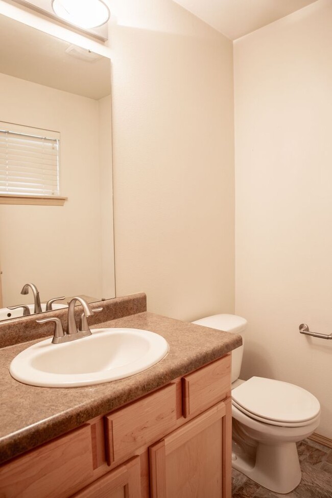 Foto del edificio - 1255 Burnside Pl