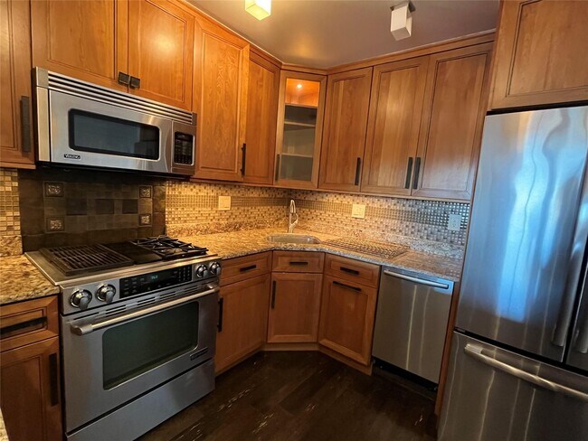 Foto del edificio - 1374 Midland Ave