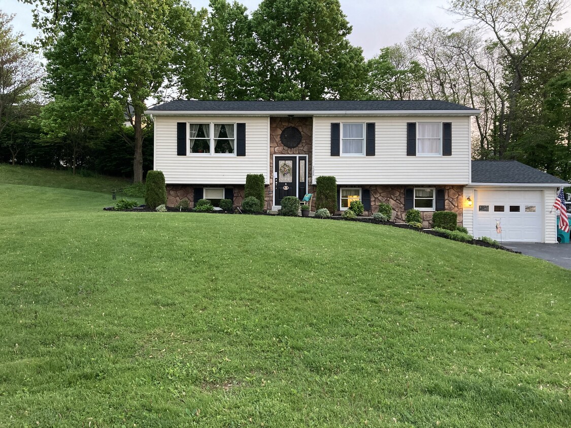 Welcome home TOP! All utilities included! - 7288 Beechtree Ln