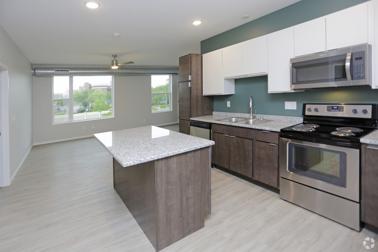 Cocina con encimeras de granito - Uptown Apartments