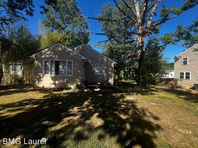 Building Photo - 3 br, 1 bath House - 8714 36th Ave