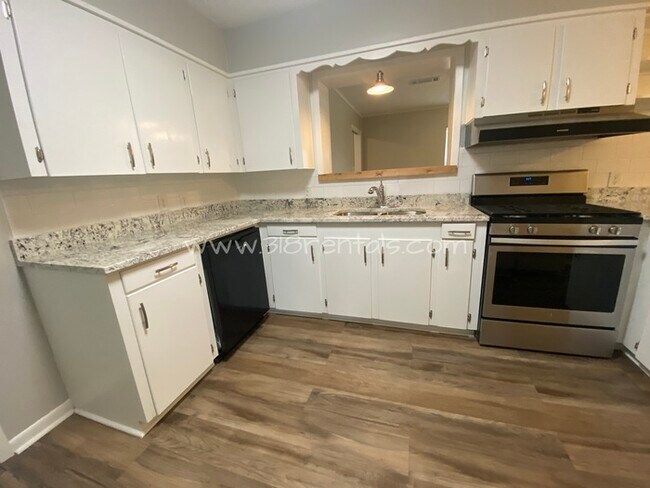 Foto del edificio - 2832 Lynda Ln