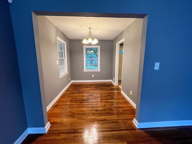 Photo - 2884 Meadowview Dr SE House