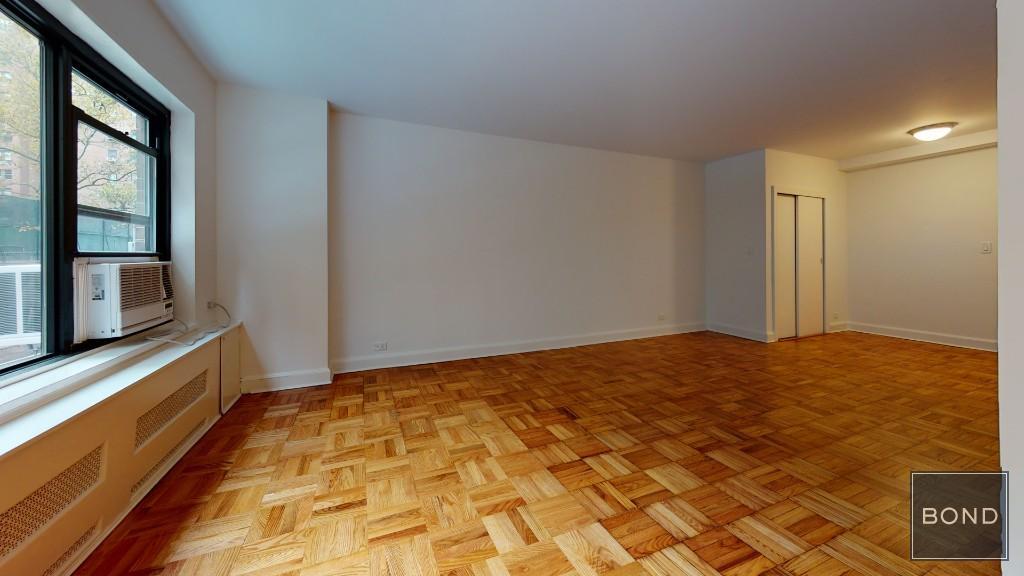 Building Photo - 412 E 55th St