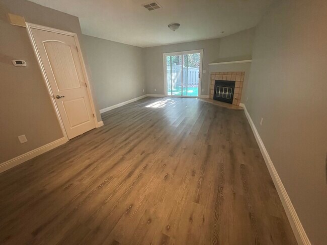 Foto del edificio - 354 Eastgate Ln