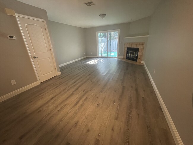 Building Photo - 354 Eastgate Ln