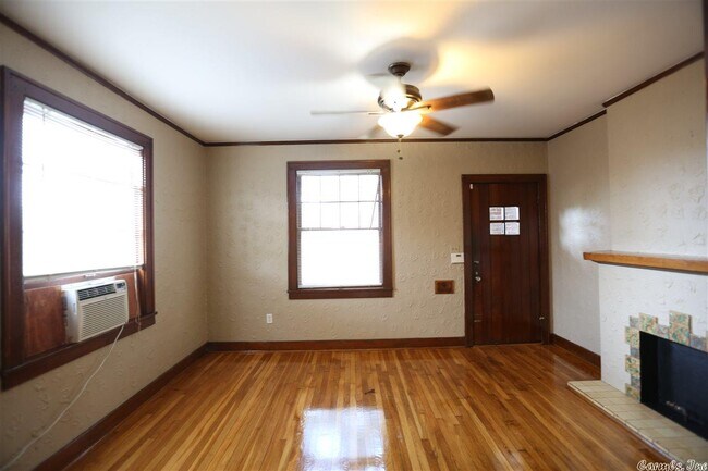 Building Photo - 301 Thayer St