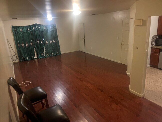 Building Photo - 154 Wilkinson Ave