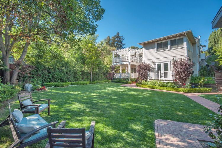 Foto principal - 7120 Pacific View Dr
