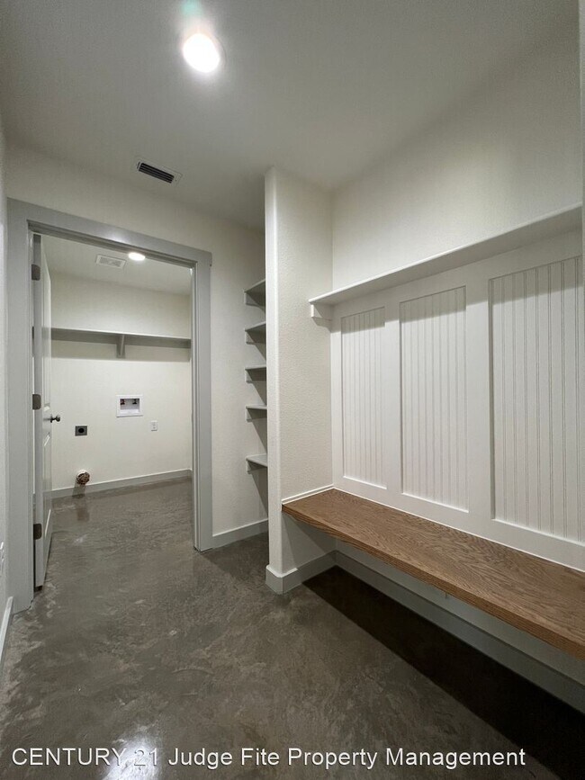 Building Photo - 3 br, 2 bath House - 827 Colorado River Drive