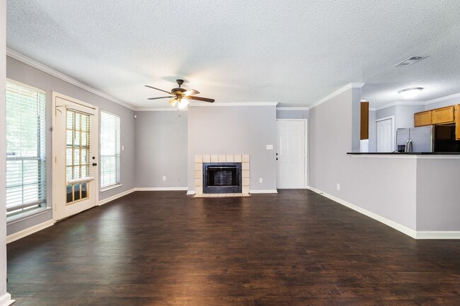 Building Photo - Terrace level condo in great Johns Creek location!