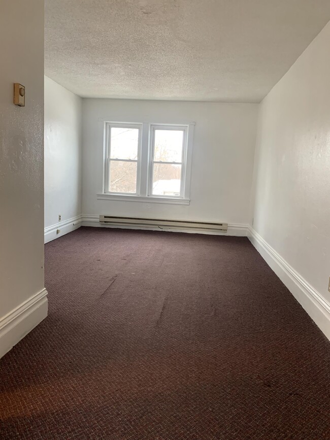 Building Photo - 2618 2nd Ave W