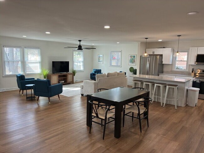 Foto del edificio - 304 Pine Knoll Dr