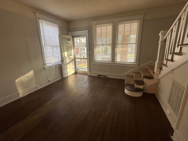 Foto del edificio - 3231-3233 Duncan St