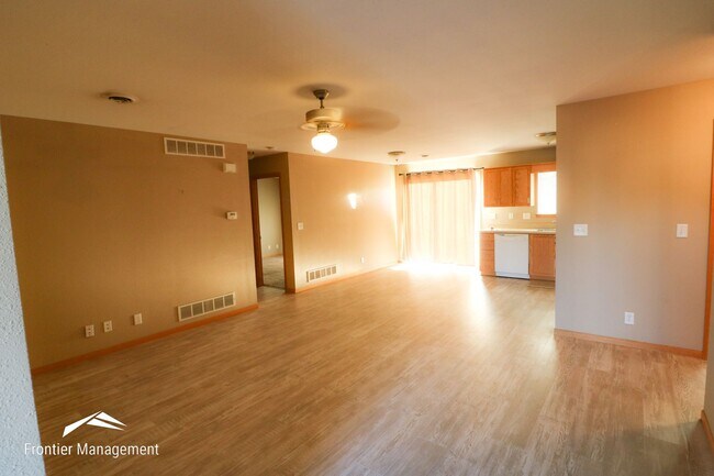 Foto del edificio - Comfortable 3 bedroom 2 bathroom duplex lo...