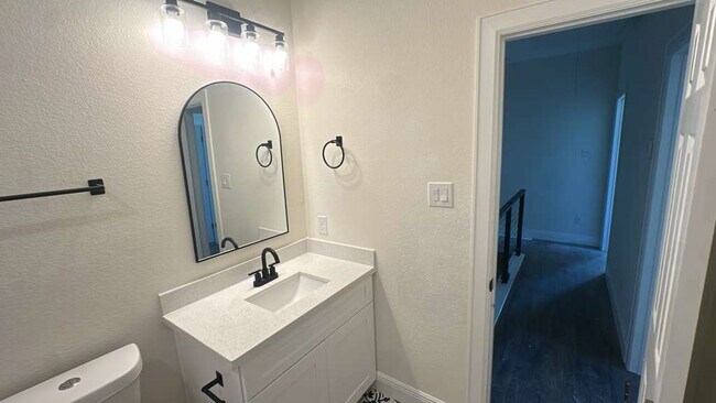 Foto del edificio - 3810 Hiford Dr