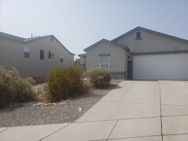 Foto del edificio - 5325 Caprock Ct NE