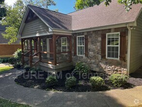 Building Photo - 103 Short Dr