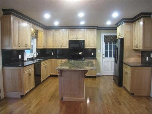 Building Photo - 3008 Stonehenge Ct