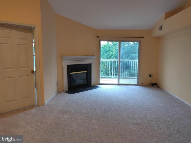 Foto del edificio - 13800 Farnsworth Ln