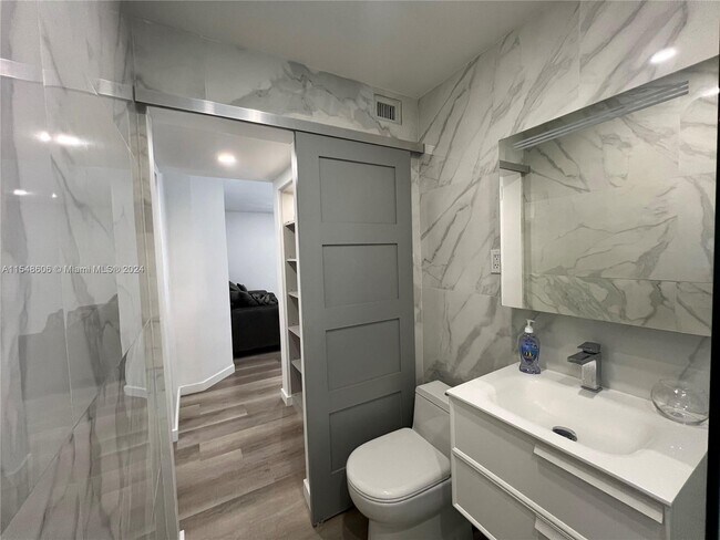 Foto del edificio - 7885 SW 57th Ave