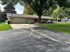 Building Photo - 2071 Maple Rd
